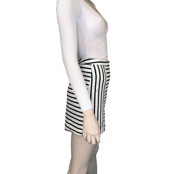 BERSHKA Mini Skirt Contrasting Stripes Straight Cut Cotton Made Romania - Picture 3 of 12